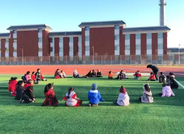 构成教与学师与生“共同在场”的双向互动讲堂力求在师生携手探索 构成教与学师与生“共同在场”的双向互动讲堂力求在师生携手探索