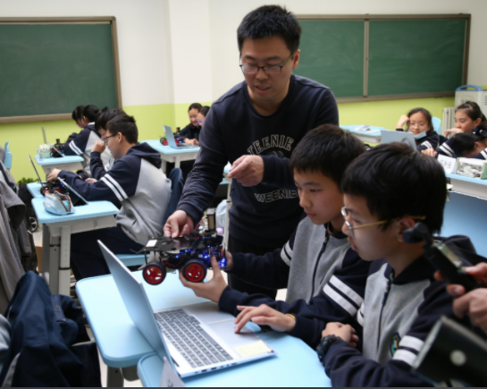 构建了覆盖学生学习全流程满足多维度需求的智能化学习环境