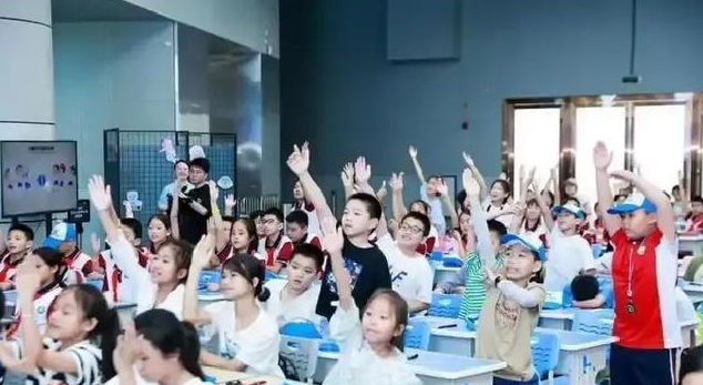 设定鸿沟强化规范能够让孩子在很小的时分就学会管理时刻和心情